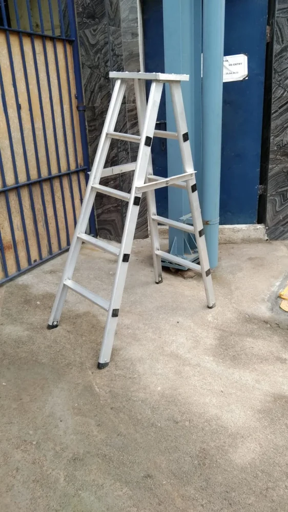 Heavy-Duty Ladder
